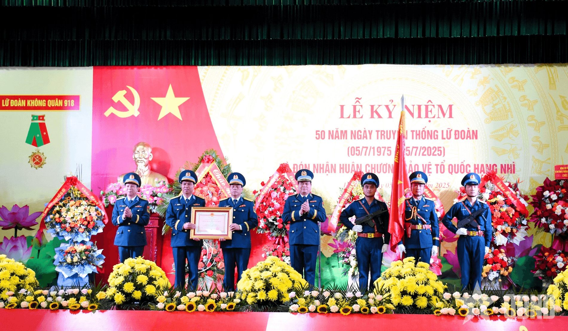 Thượng tướng Lê Huy Vịnh dự Lễ kỷ niệm 50 năm Ngày truyền thống Lữ đoàn Không quân 918