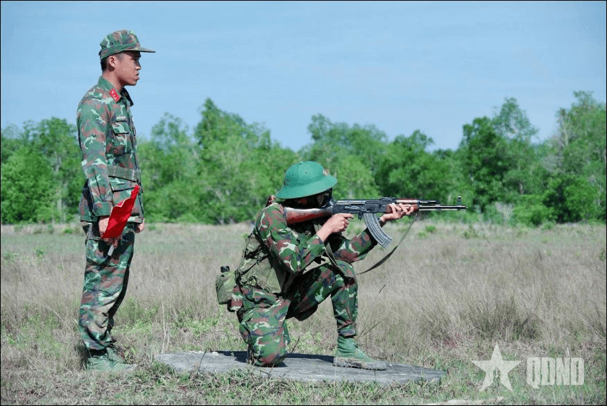 Chiến sĩ năm thứ hai vào tuyến bắn