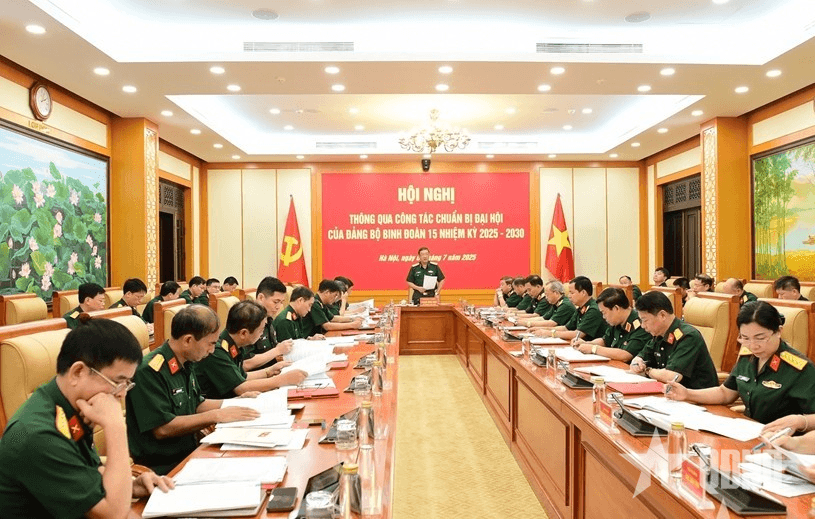 Thượng tướng Phạm Hoài Nam làm việc với Binh đoàn 15 và Trường Sĩ quan Lục quân 1 về công tác chuẩn bị đại hội nhiệm kỳ mới