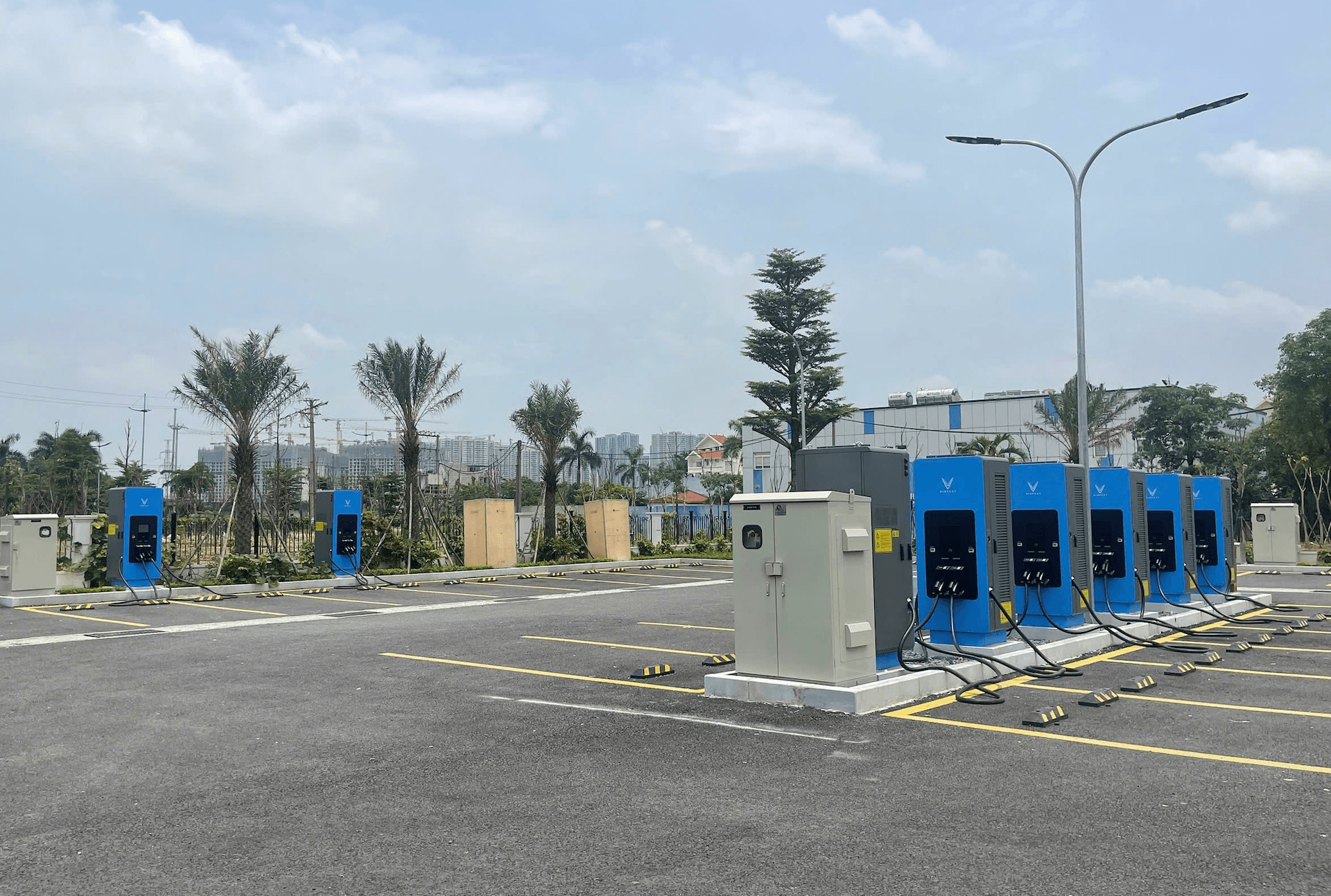 Có gì trong tổ hợp trạm sạc siêu nhanh đa năng, đa dịch vụ 1.000 m2 tại Hà Nội?