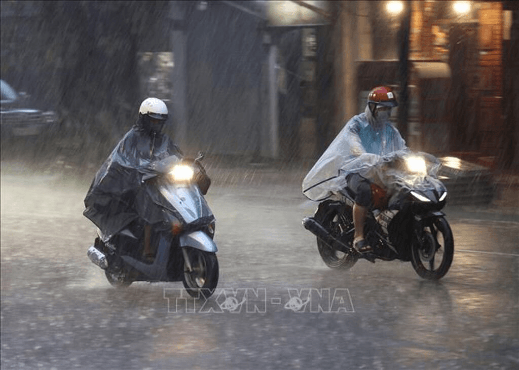 Đề phòng thời tiết nguy hiểm trên đất liền và trên biển
