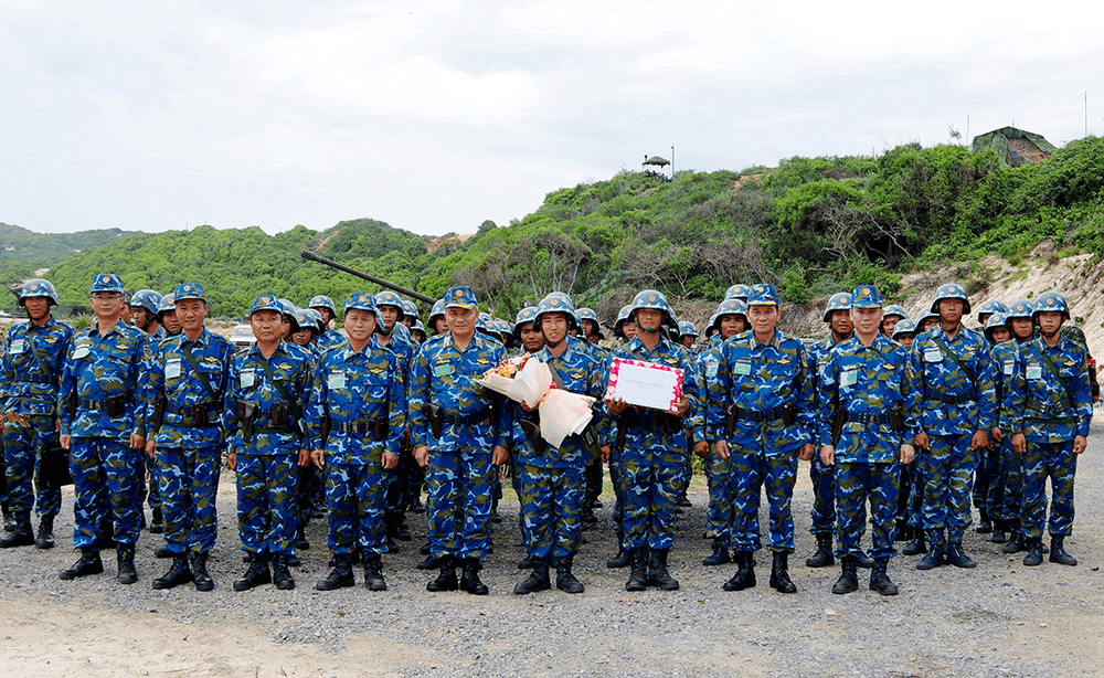 Lãnh đạo hoàn thành tốt nhiệm vụ chính trị, bảo vệ vững chắc vùng trời