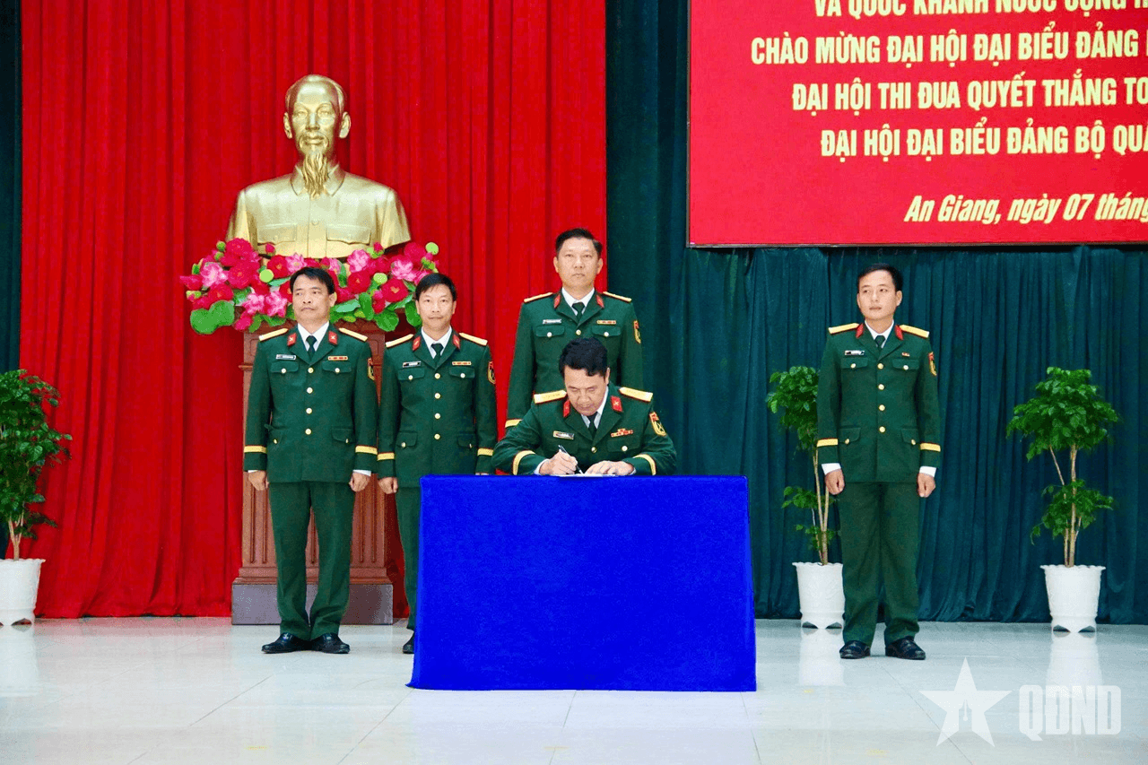 Lữ đoàn 950 (Quân khu 9): Phát động thi đua “Phất cao cờ hồng tháng Tám - thi đua giành 3 nhất”
