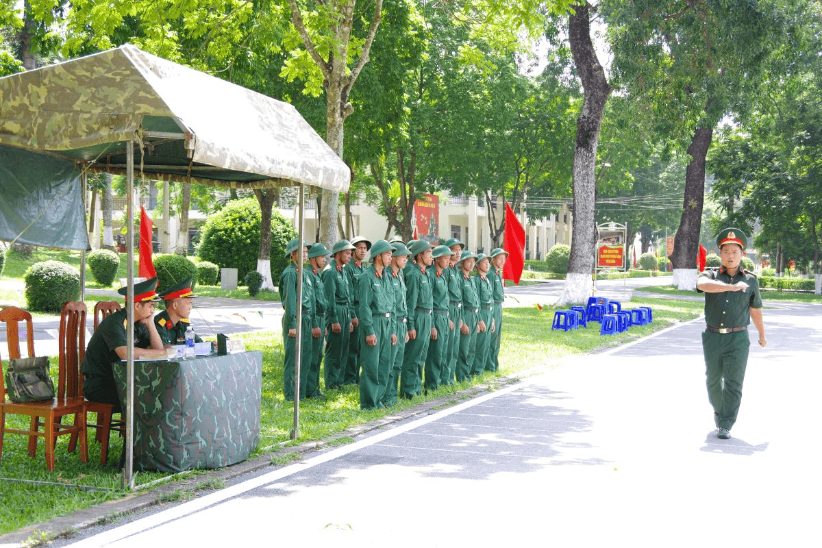 Trung đoàn bộ binh 692 tổ chức hội thi Trung đội trưởng Bộ binh - Binh chủng