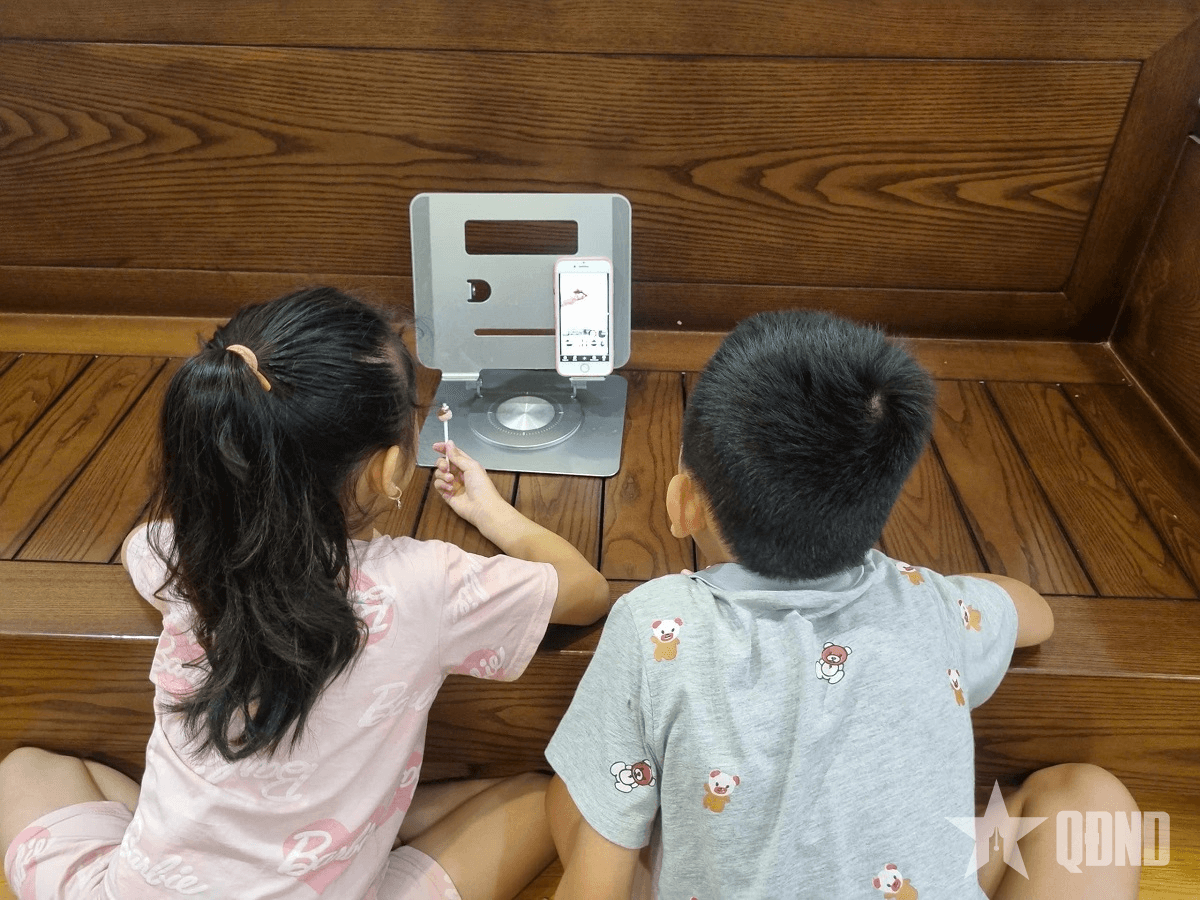 Bảo vệ trẻ em trước mặt trái của AI
