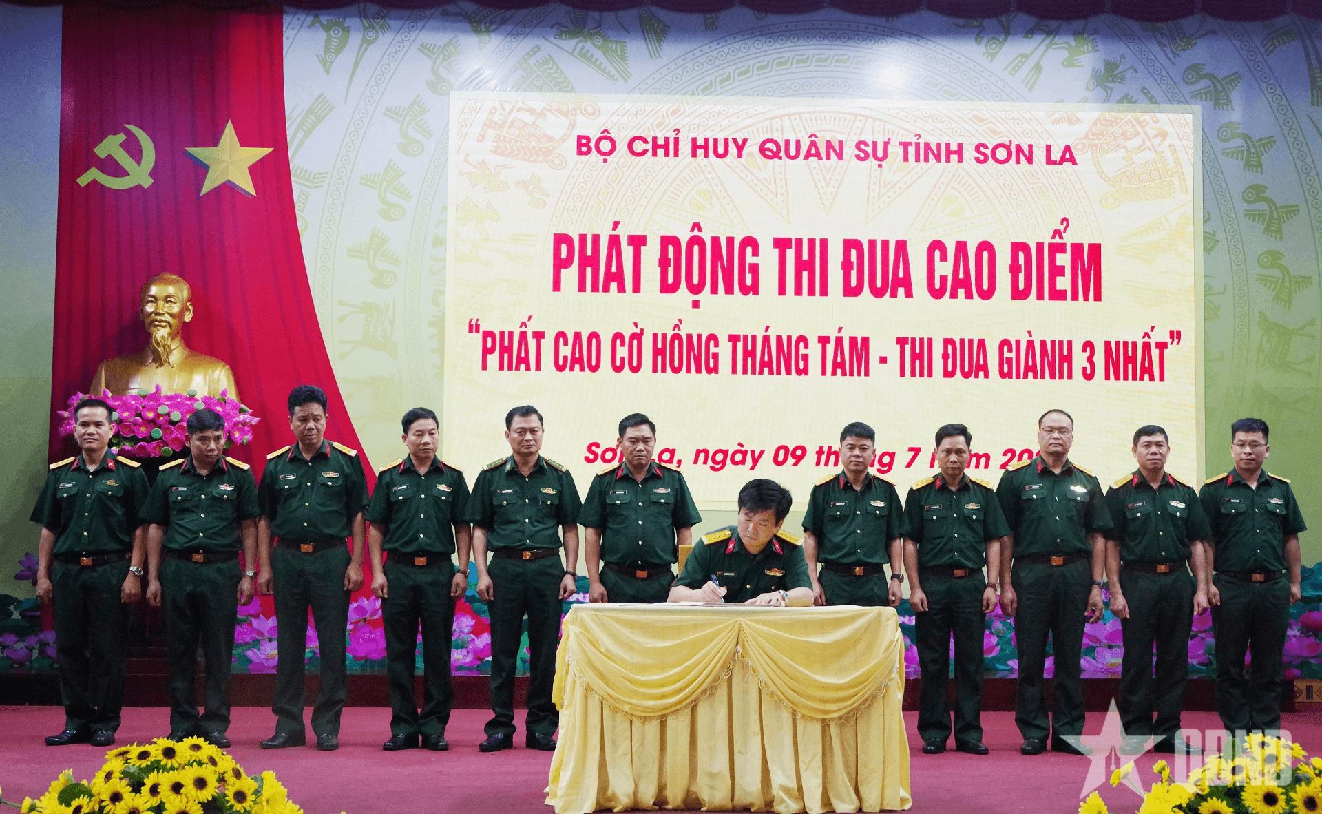 Bộ CHQS tỉnh Sơn La phát động thi đua cao điểm “Phất cao cờ hồng Tháng Tám - Thi đua giành 3 nhất”