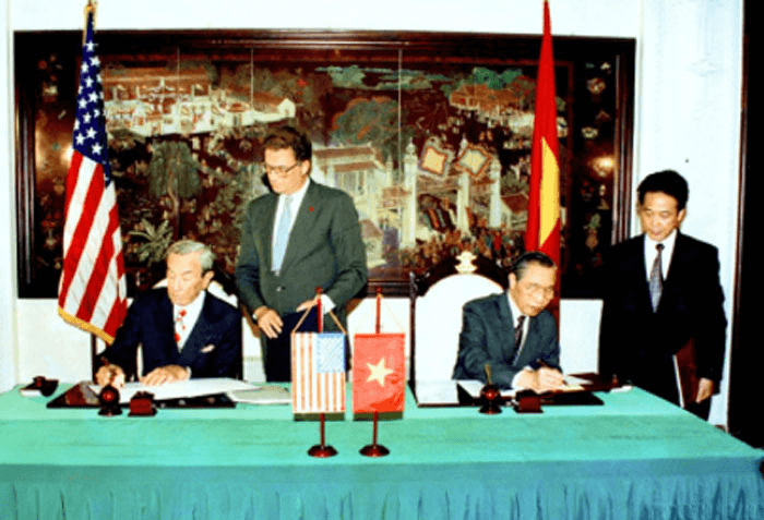 Trưng bày tài liệu “30 năm quan hệ ngoại giao Việt Nam - Hoa Kỳ”