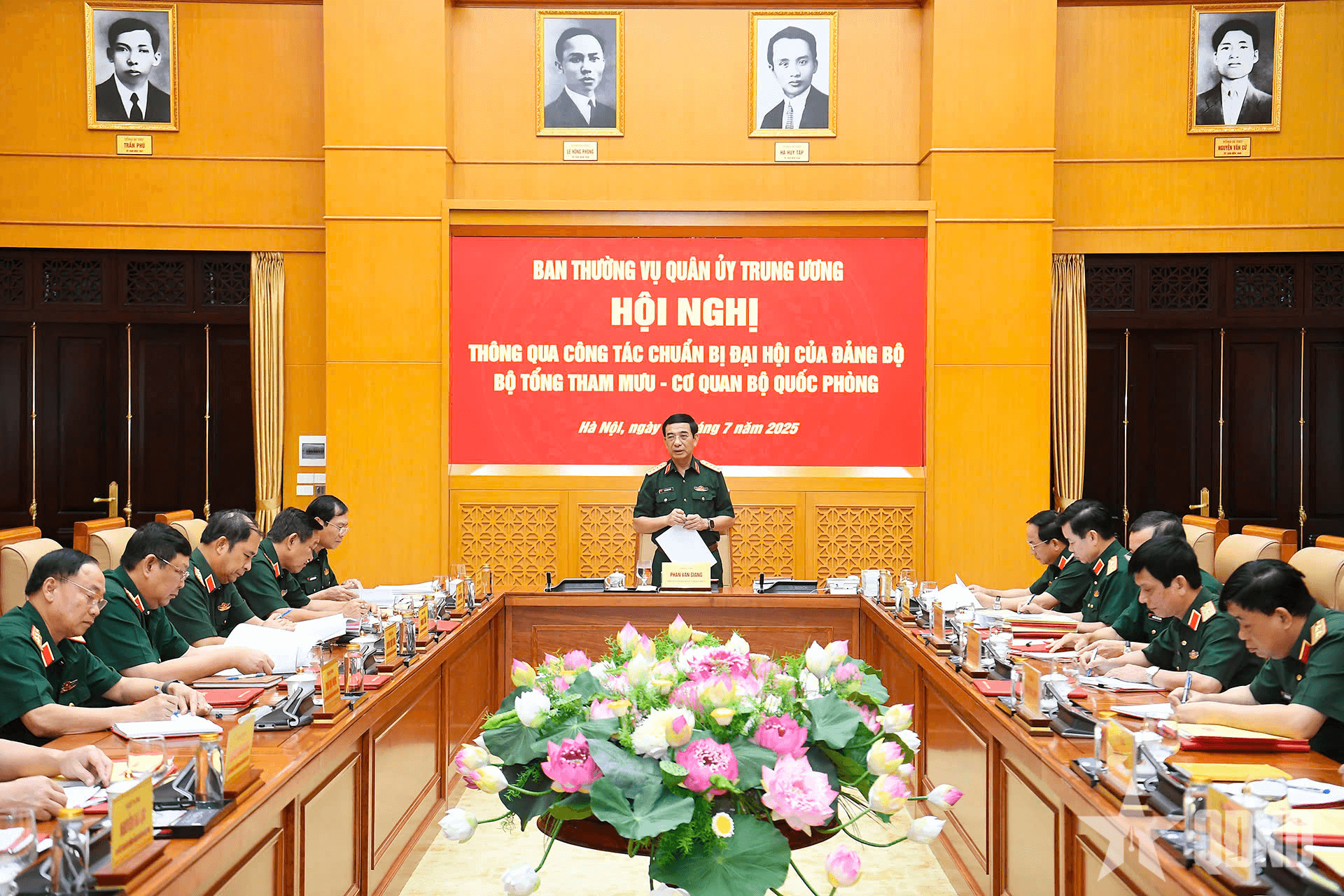 Thông qua công tác chuẩn bị đại hội của Đảng bộ Bộ Tổng Tham mưu - Cơ quan Bộ Quốc phòng và Đảng bộ Cơ quan Tổng cục Chính trị
