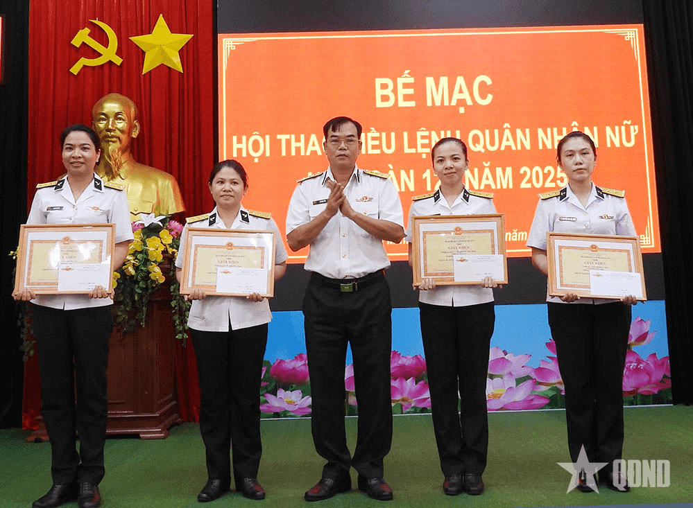 Hải đoàn 129 bế mạc hội thao điều lệnh đội ngũ quân nhân nữ