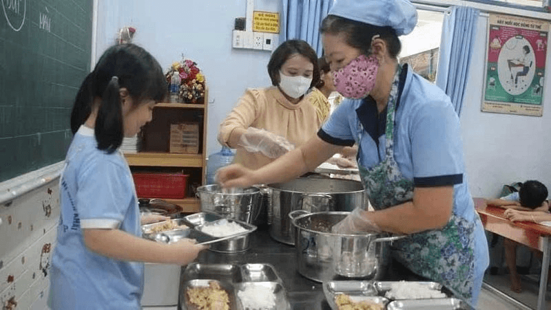 Hơn 3.000 tỷ đồng cho những bữa trưa ngon