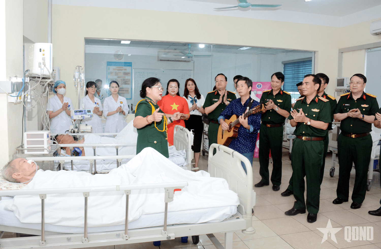 Chung tay mang âm nhạc đến Bệnh viện Quân y 354