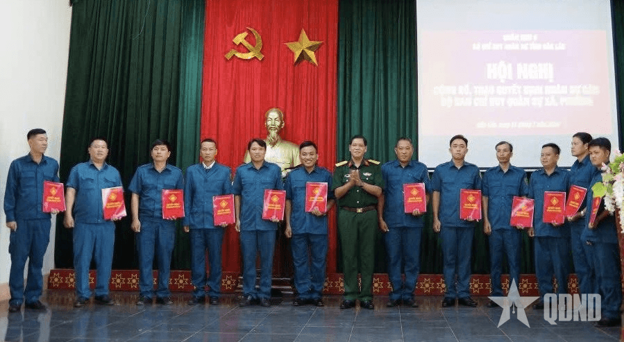 Đắk Lắk trao quyết định nhân sự Ban chỉ huy Quân sự cấp xã