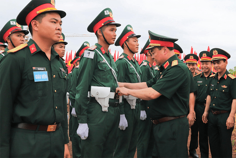 Trung tướng Phạm Đức Duyên thăm, động viên lực lượng diễu binh, diễu hành