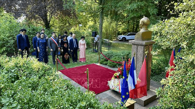 Phó chủ tịch Quốc hội Nguyễn Thị Thanh thăm Không gian Hồ Chí Minh và triển lãm di sản Hoàng thành và Cổ Loa tại Pháp