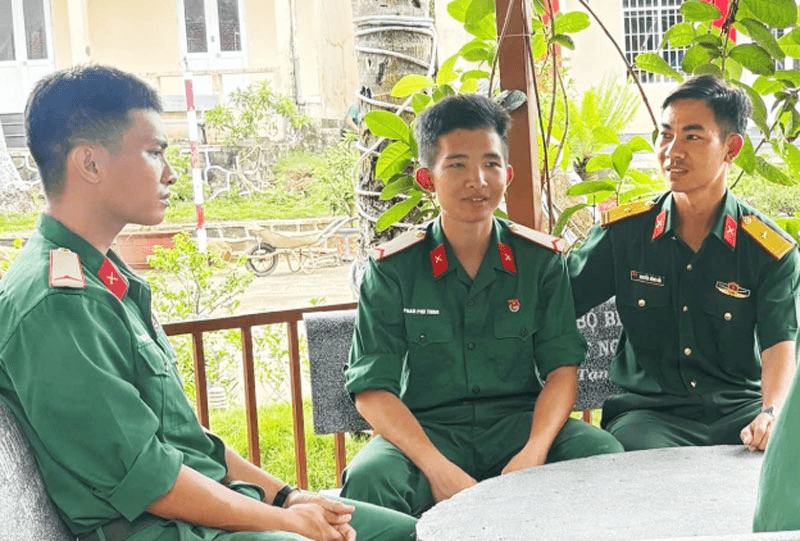 Chính trị viên tận tâm, nhiều sáng kiến
