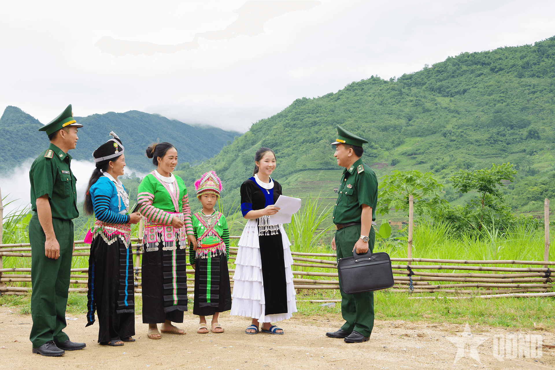 Giữ vững biên cương, phát triển từ nền tảng lòng dân