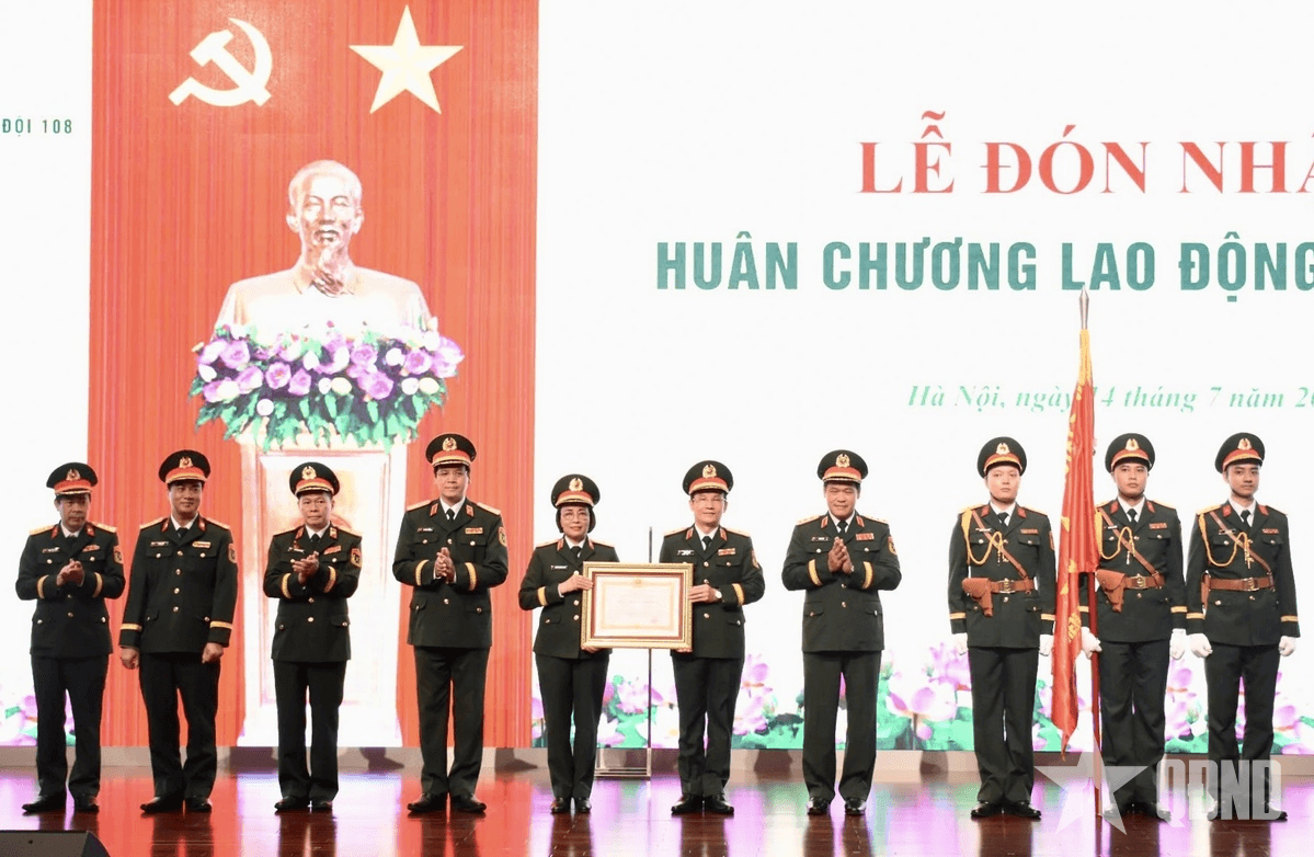 Bệnh viện Trung ương Quân đội 108 đón nhận Huân chương Lao động hạng Nhì