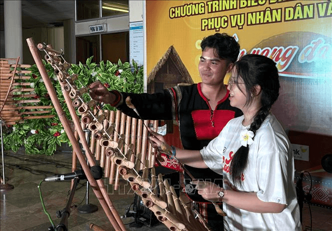 Trại hè Việt Nam 2025: Tuổi trẻ kiều bào giao lưu văn hóa cồng chiêng