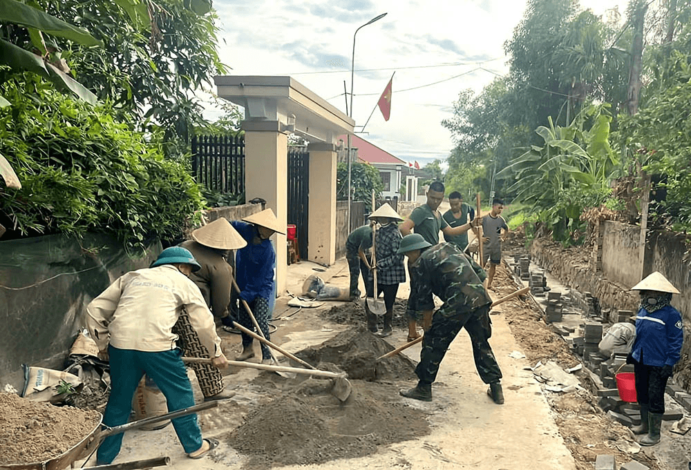 Đồng lòng thắp sáng làng quê