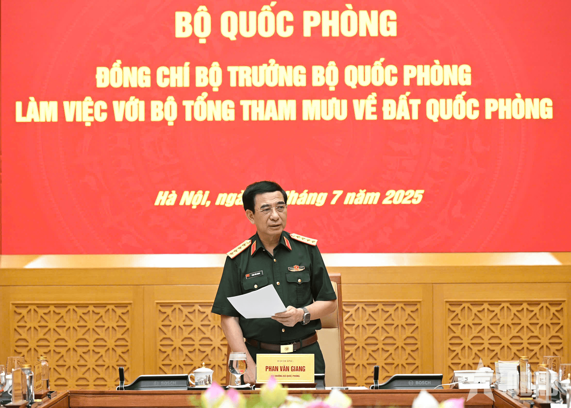 Đại tướng Phan Văn Giang làm việc với Bộ Tổng Tham mưu về đất quốc phòng