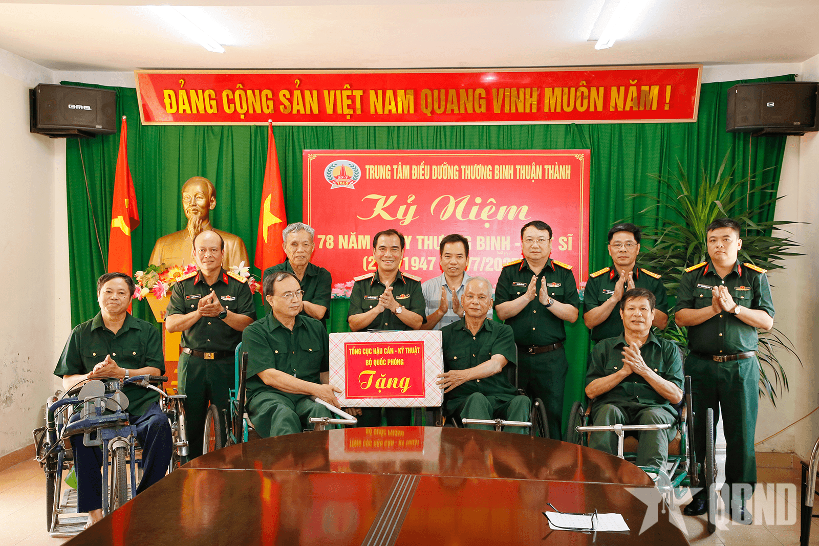 Lãnh đạo Tổng cục Hậu cần - Kỹ thuật thăm hỏi, tặng quà thương binh, bệnh binh