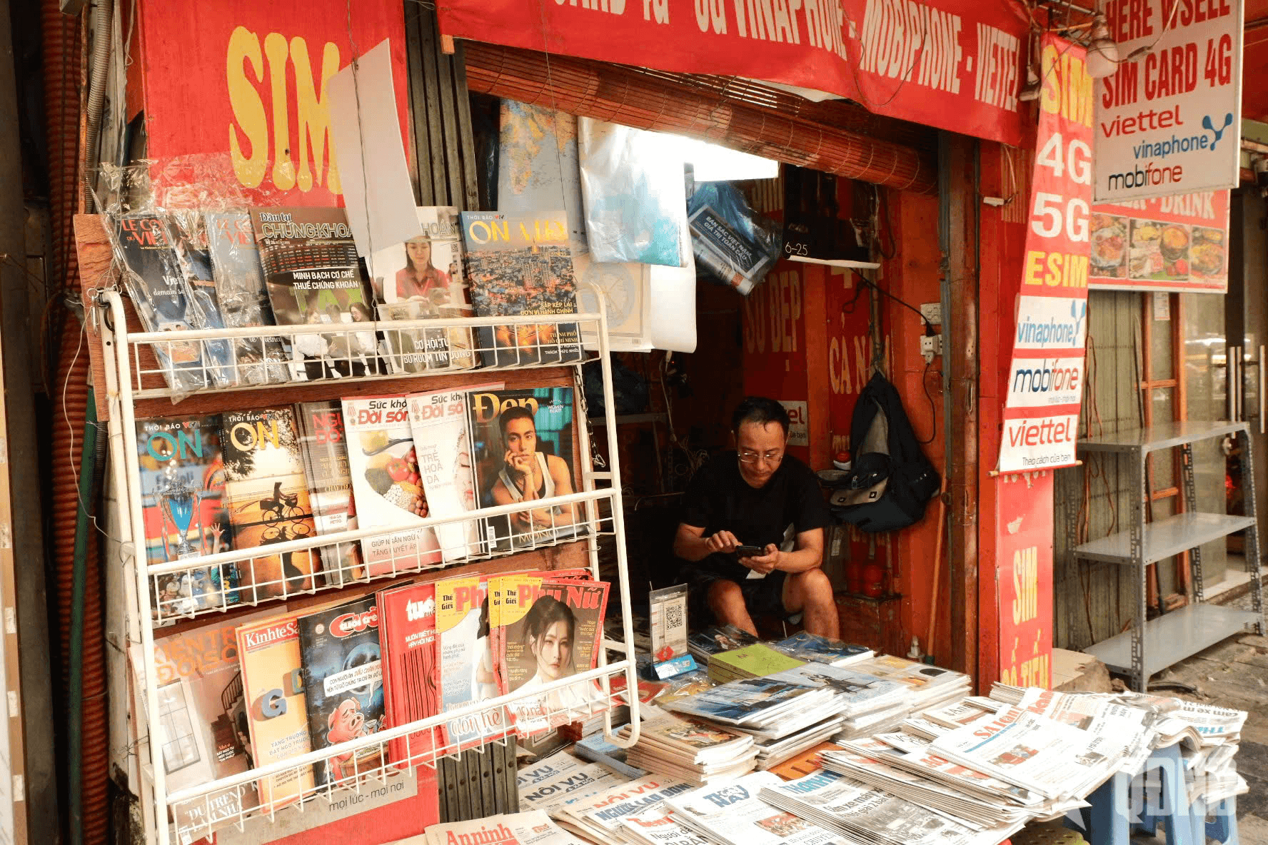 Mùi mực in giữa thời tin tức “chạm”