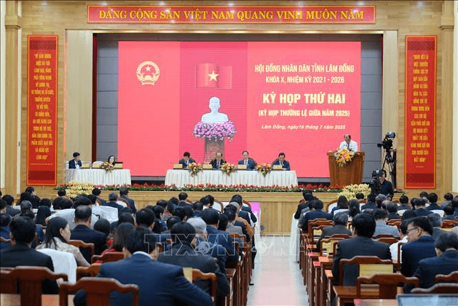 Lâm Đồng thông qua mức hỗ trợ cán bộ, người lao động ảnh hưởng do sắp xếp