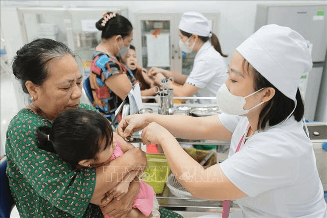 WHO và UNICEF: Việt Nam đạt được nhiều tiến bộ đáng kể trong nâng cao tỷ lệ tiêm chủng cho trẻ em