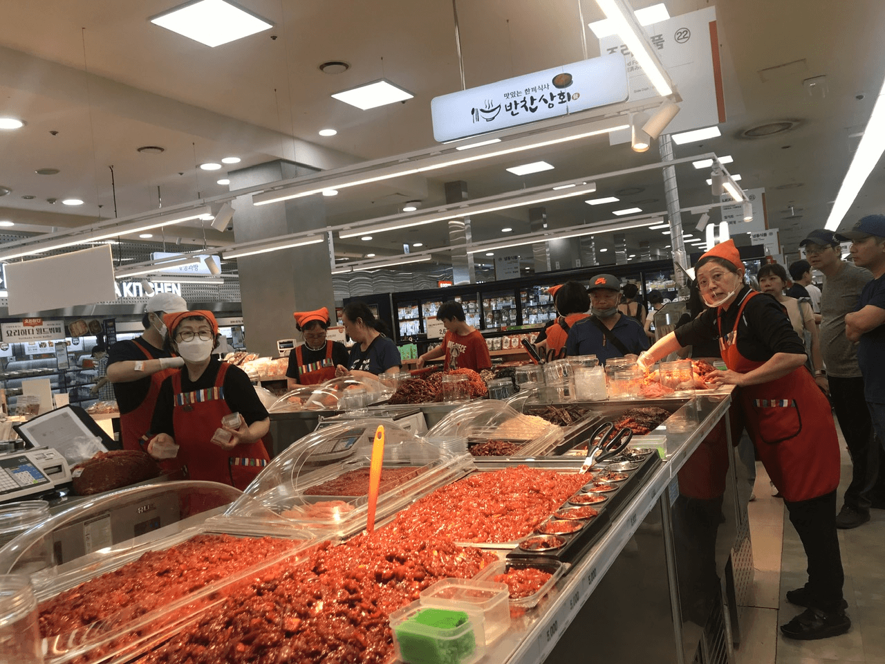 Hàn Quốc phát tiền cho dân để kích thích tiêu dùng