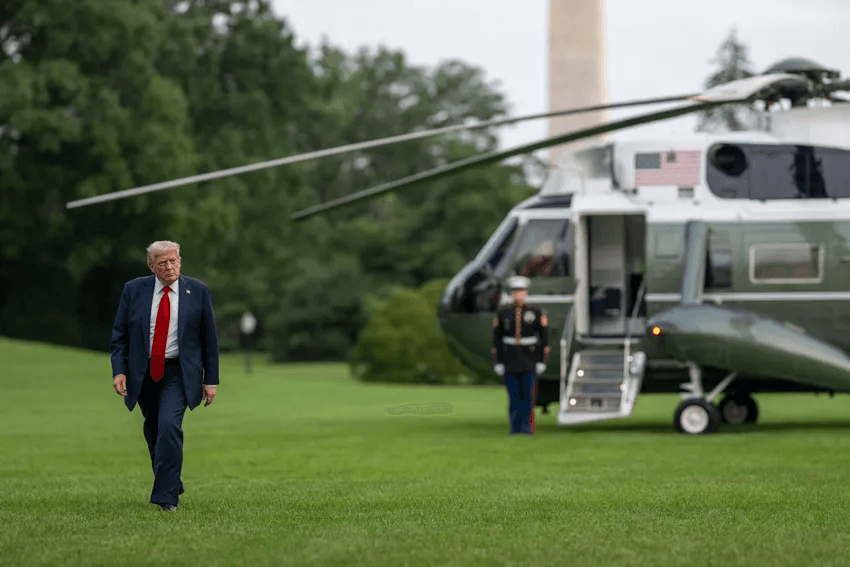 Tổng thống Mỹ Donald Trump bị suy tĩnh mạch