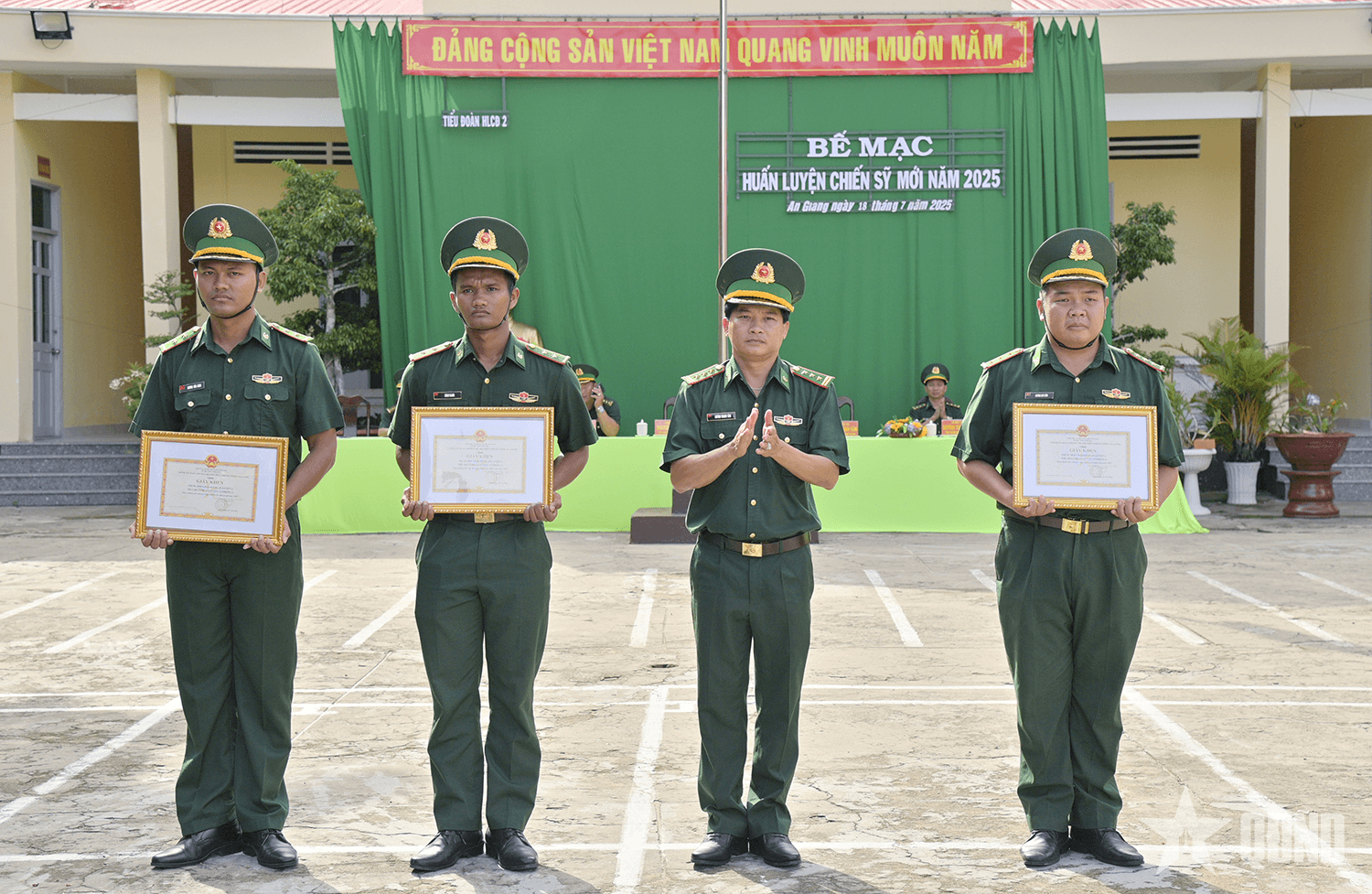 Bộ đội Biên phòng tỉnh An Giang bế mạc huấn luyện chiến sĩ mới năm 2025