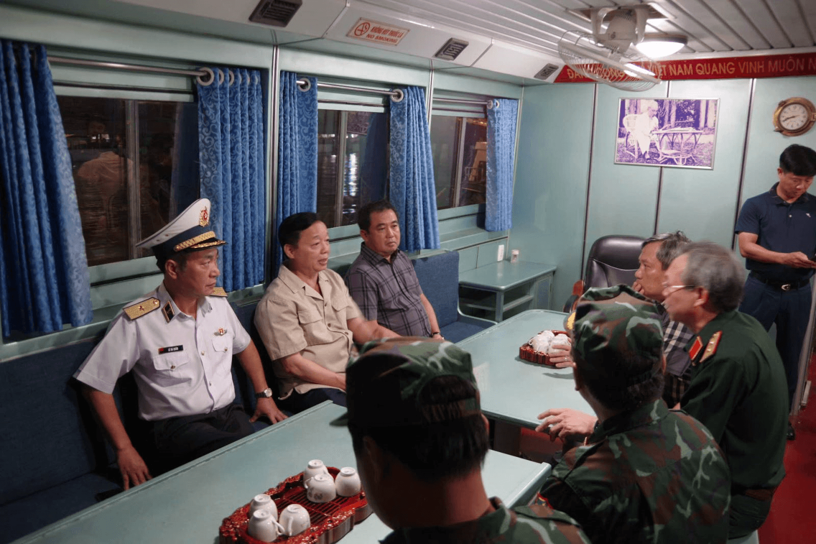Vụ lật tàu du lịch trên vịnh Hạ Long: Phó thủ tướng Trần Hồng Hà đến hiện trường chỉ đạo công tác cứu nạn, cứu hộ