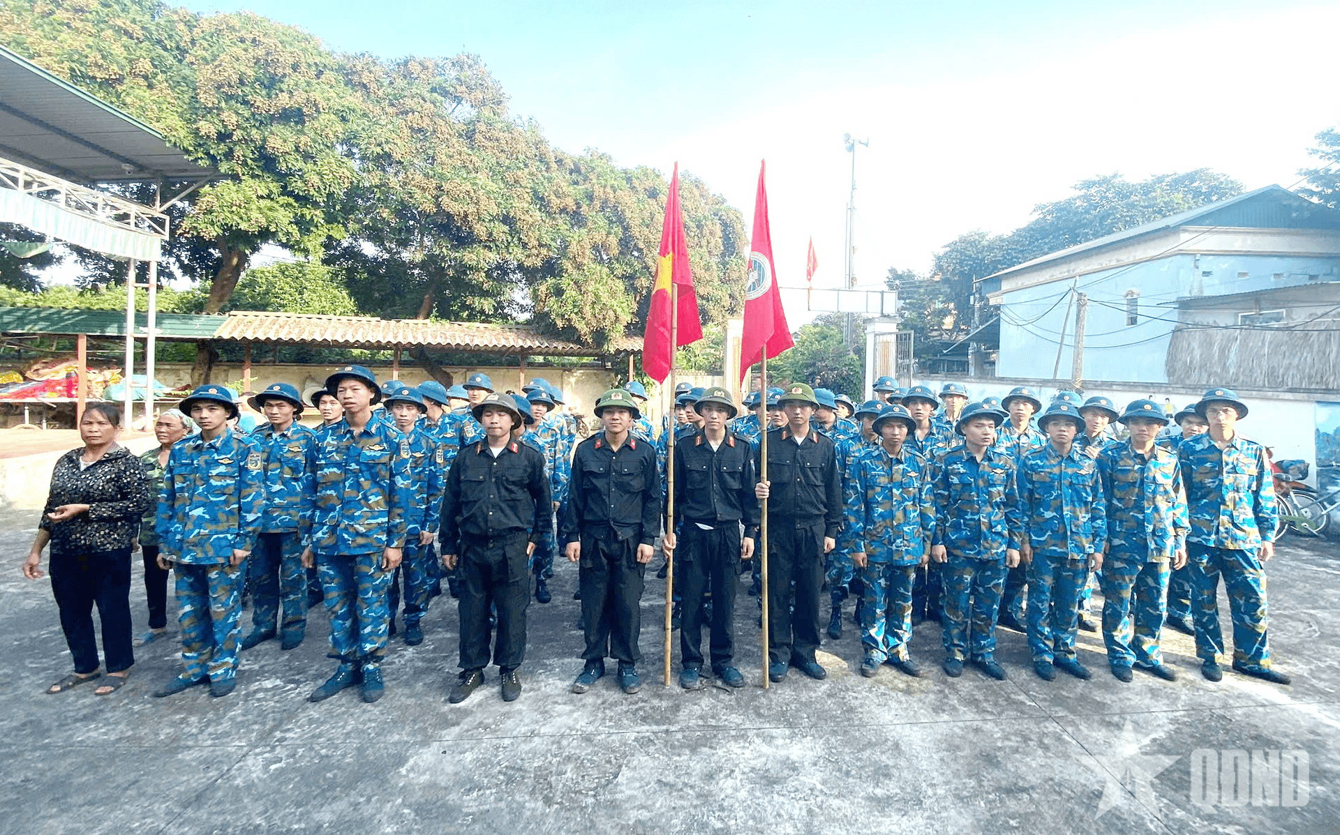 Học viện Phòng không - Không quân tổ chức hành quân dã ngoại làm công tác dân vận