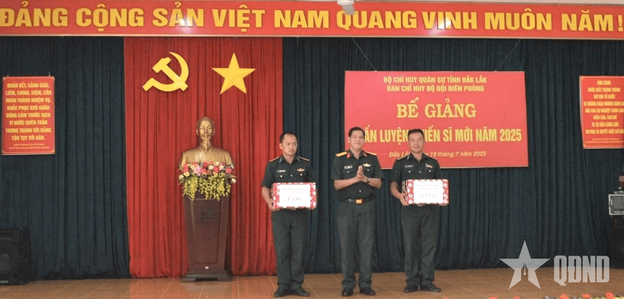 Bộ đội Biên phòng tỉnh Đắk Lắk bế giảng huấn luyện chiến sĩ mới năm 2025