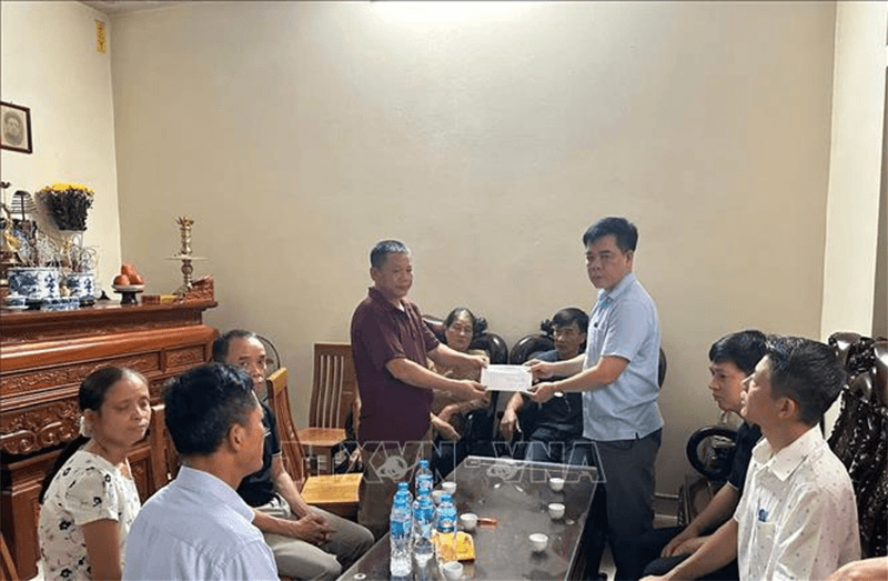 Vụ lật tàu trên vịnh Hạ Long: Kịp thời thăm hỏi gia đình có người thân tử vong

​