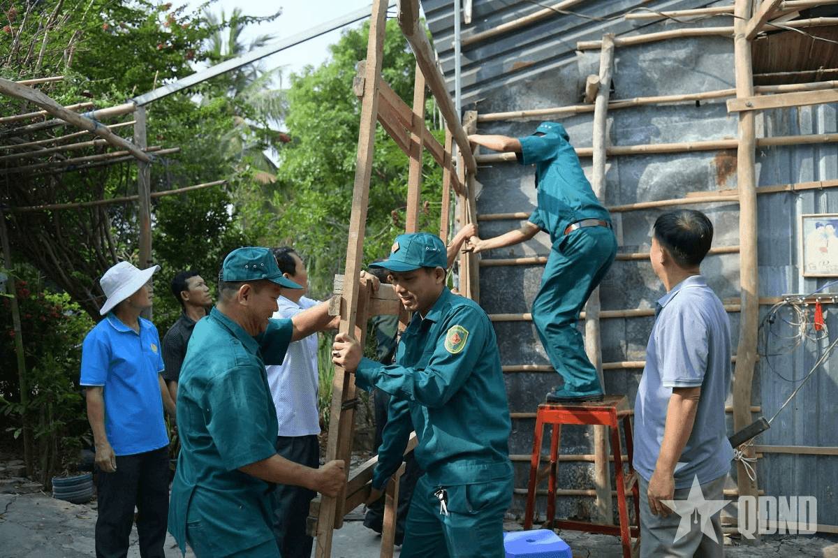 Dựng xây mái ấm, vun đắp nghĩa tình quân dân