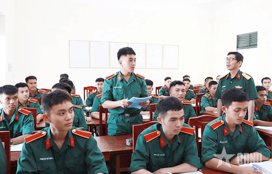 “Quân phục xanh đồng sắc với chân trời”