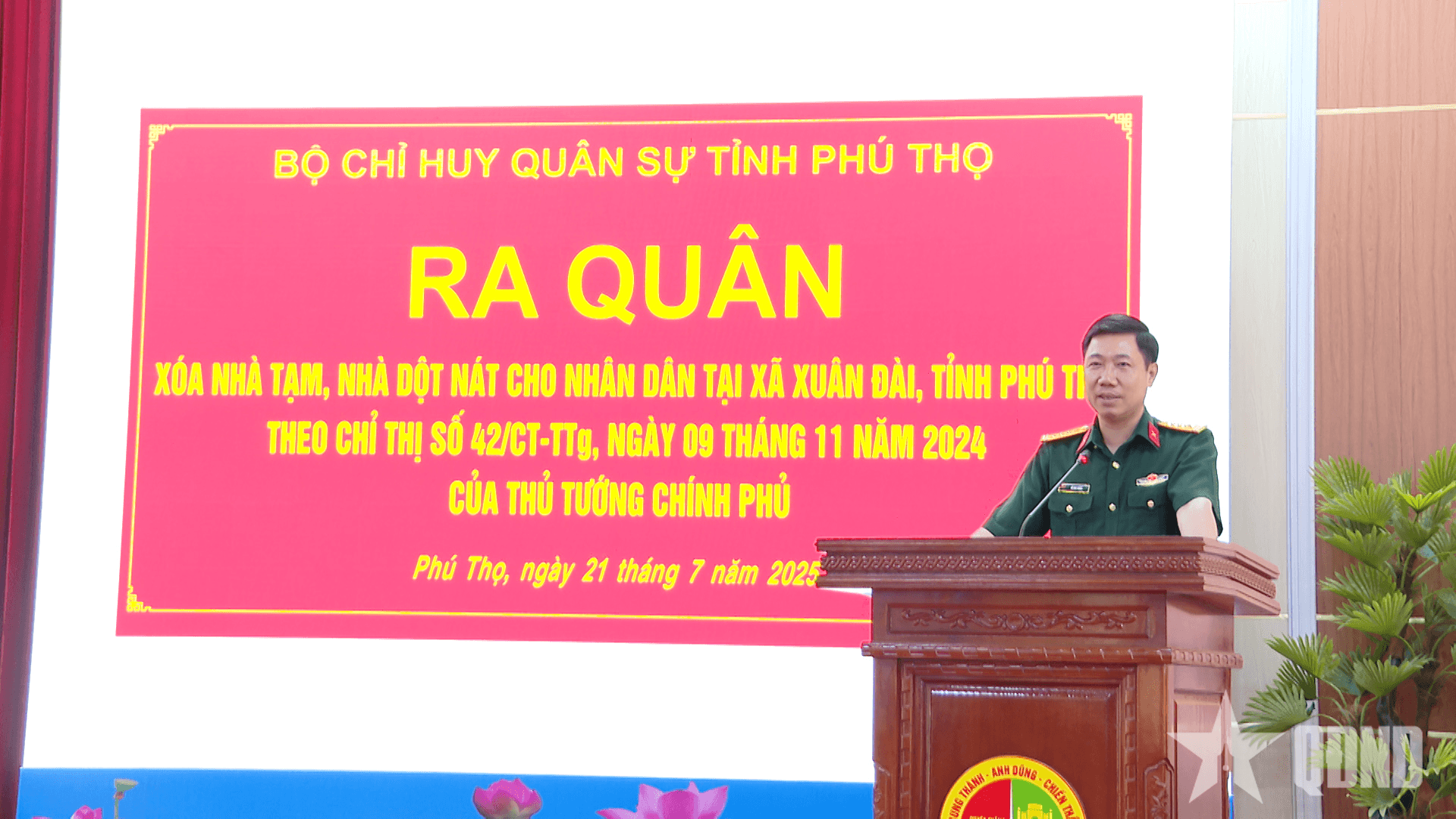 Bộ CHQS tỉnh Phú Thọ ra quân giúp nhân dân xóa nhà tạm, nhà dột nát