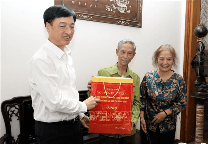 Cả nước chăm lo người có công