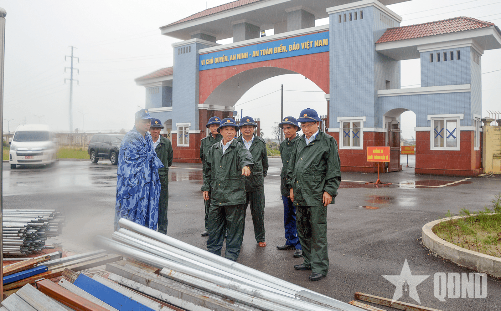 Tư lệnh Vùng Cảnh sát biển 1 kiểm tra công tác phòng, chống bão số 3