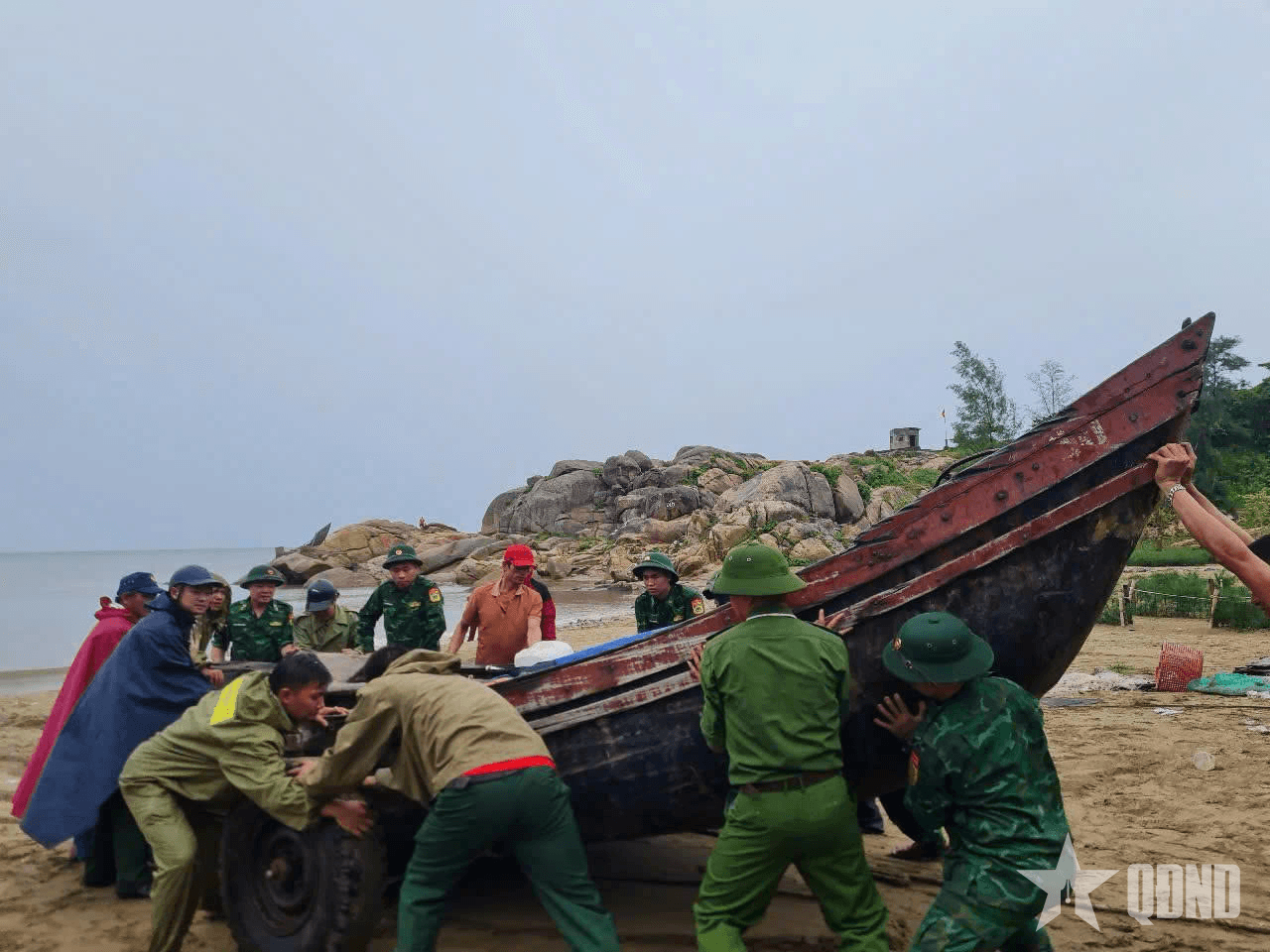 Bộ CHQS tỉnh Thanh Hóa: Tạm dừng các cuộc họp không cần thiết, tập trung phòng, chống bão số 3