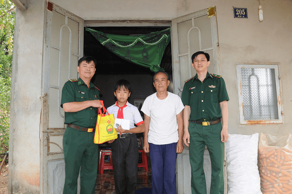 Nghĩa tình nơi biên giới