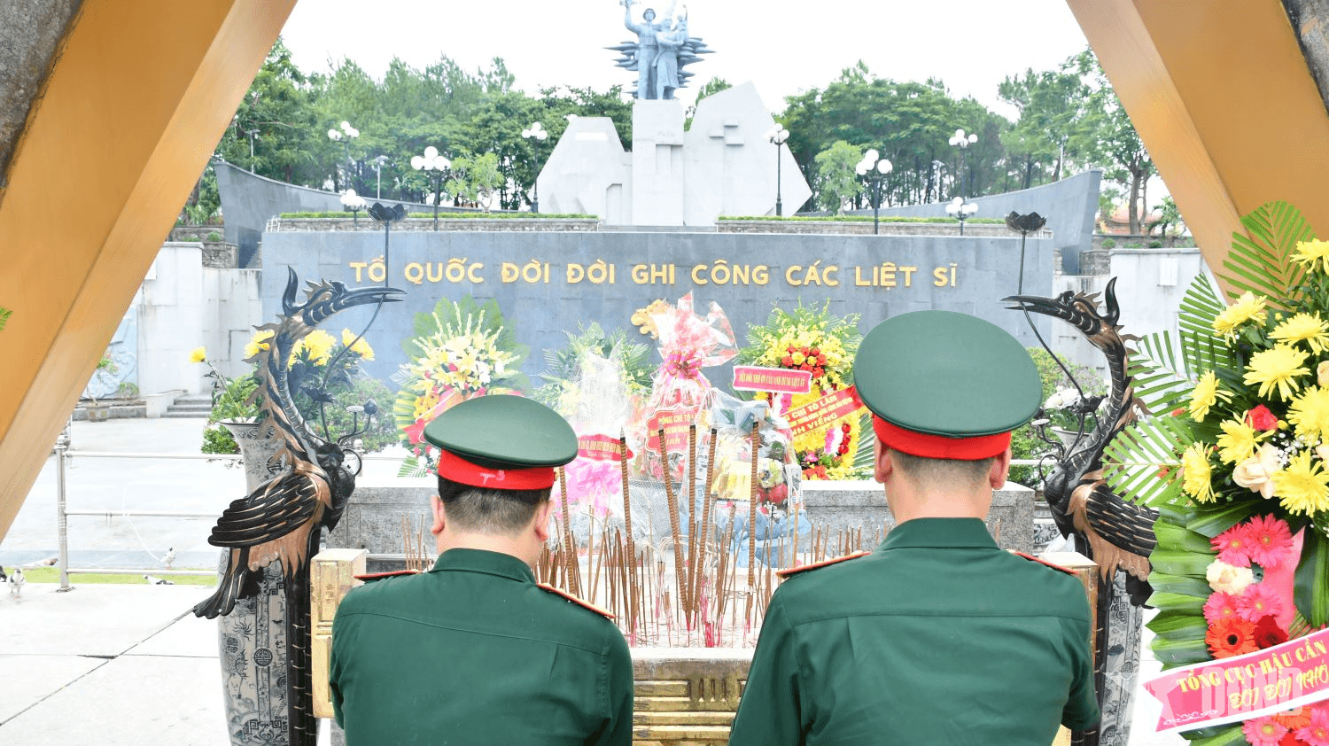 Đoàn công tác Tổng cục Hậu cần-Kỹ thuật tri ân các Anh hùng liệt sĩ tại tỉnh Quảng Trị