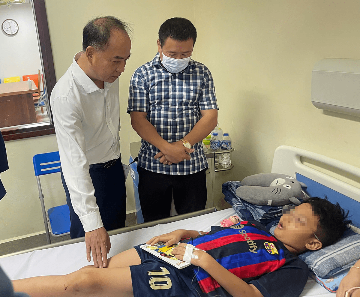 Quỹ Bảo trợ trẻ em Việt Nam thăm hỏi, động viên trẻ em gặp nạn trong vụ lật tàu tại Vịnh Hạ Long