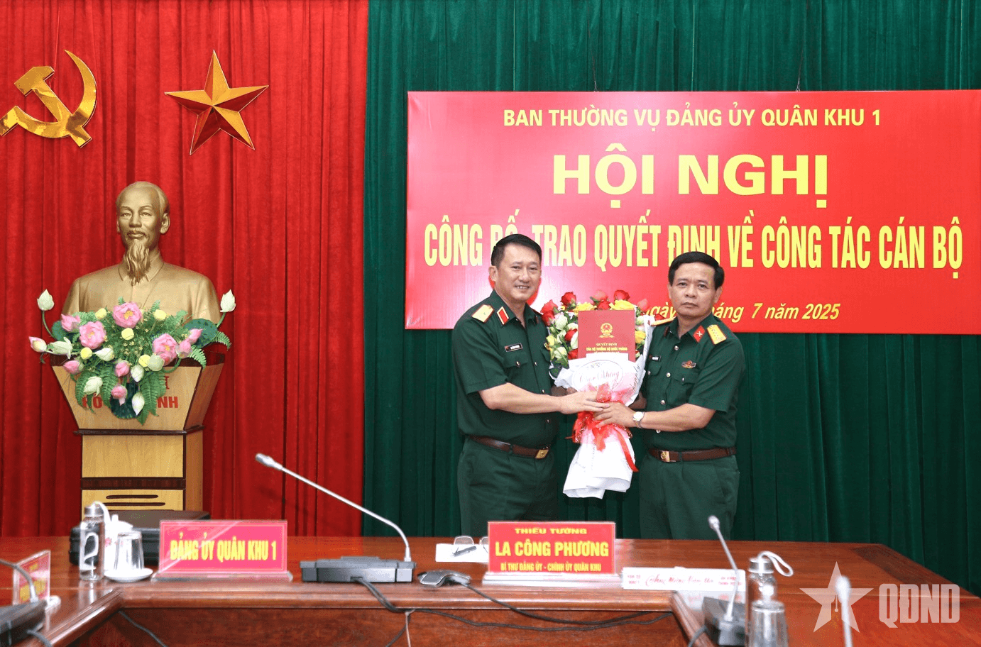 Quân khu 1: Công bố, trao quyết định về công tác cán bộ