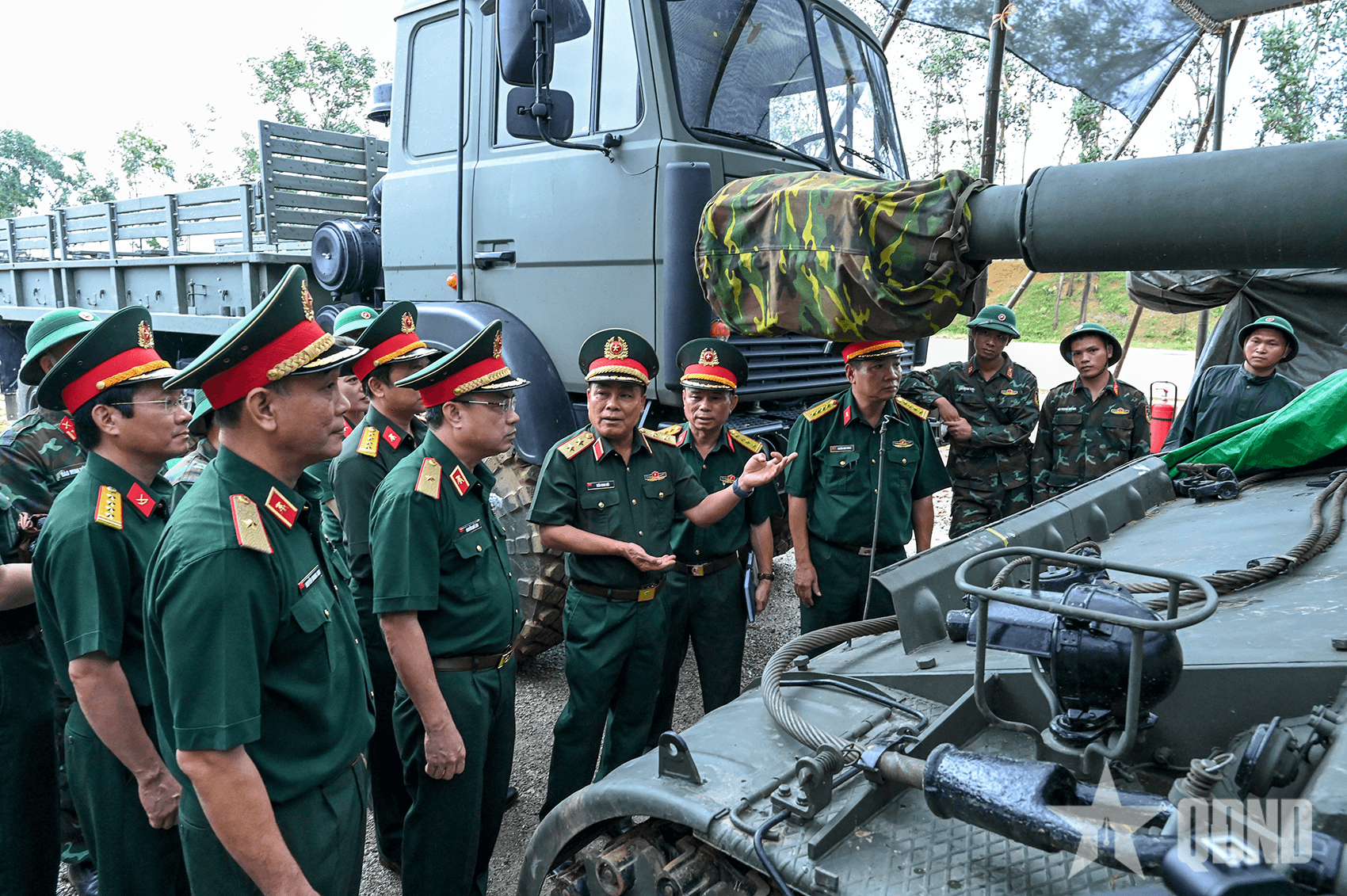 Bảo đảm tình trạng tốt nhất cho phương tiện tham gia nhiệm vụ diễu binh, diễu hành