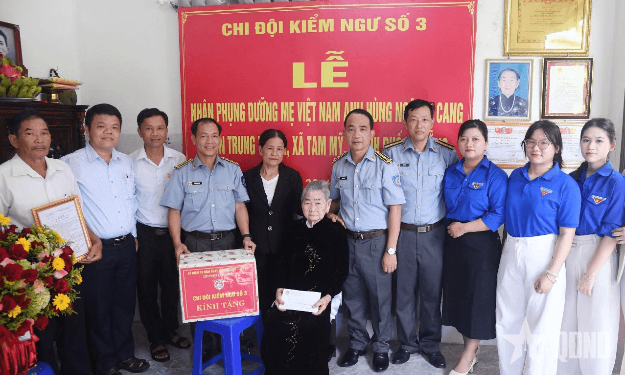 Chi đội Kiểm ngư số 3 nhận phụng dưỡng Bà mẹ Việt Nam anh hùng