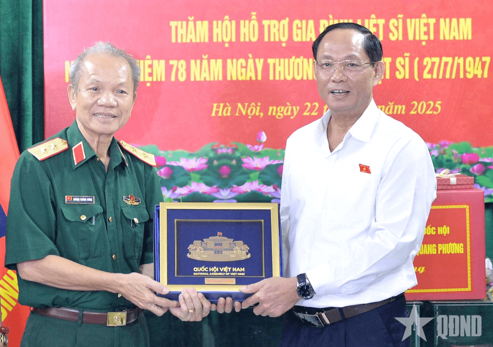 Phó chủ tịch Quốc hội Trần Quang Phương thăm Hội Hỗ trợ gia đình liệt sĩ Việt Nam