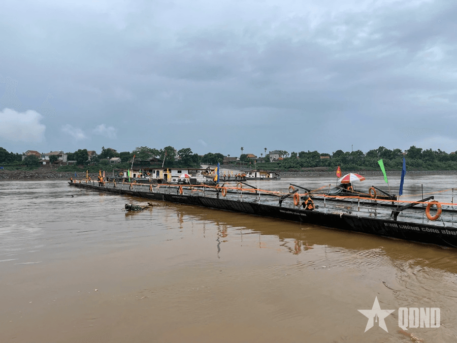 Lữ đoàn 249, Binh chủng Công binh nối lại cầu phao Phong Châu
