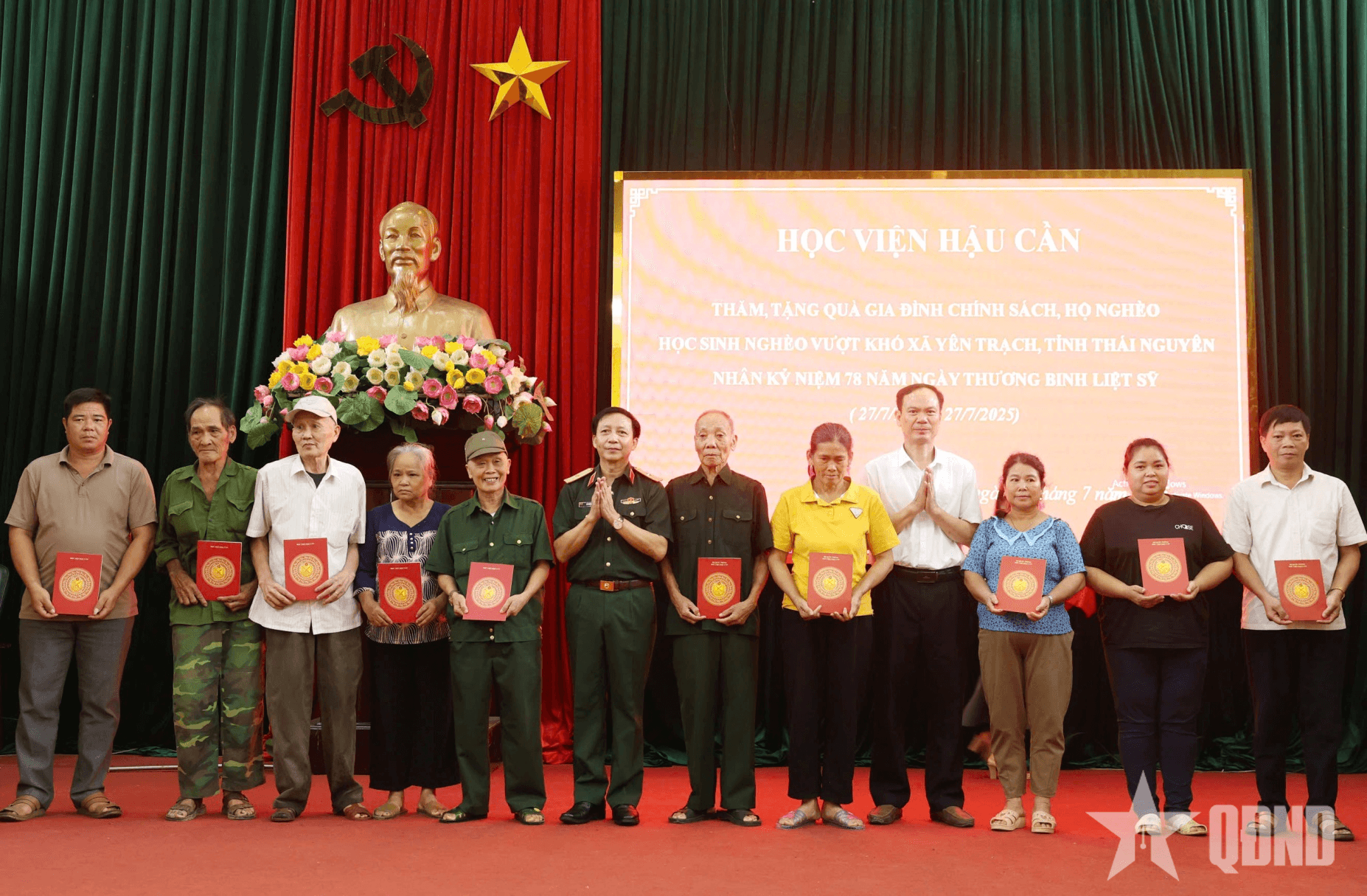 Học viện Hậu cần tổ chức học tập truyền thống, tri ân các anh hùng liệt sĩ